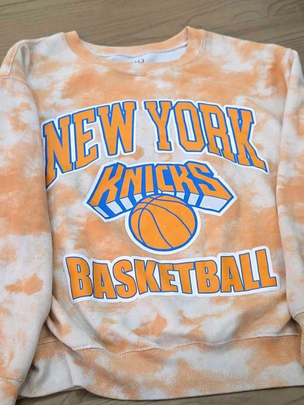 New York Knicks Official Licensed Womans LARGE Pullover Orange/Cream Sweatshirt